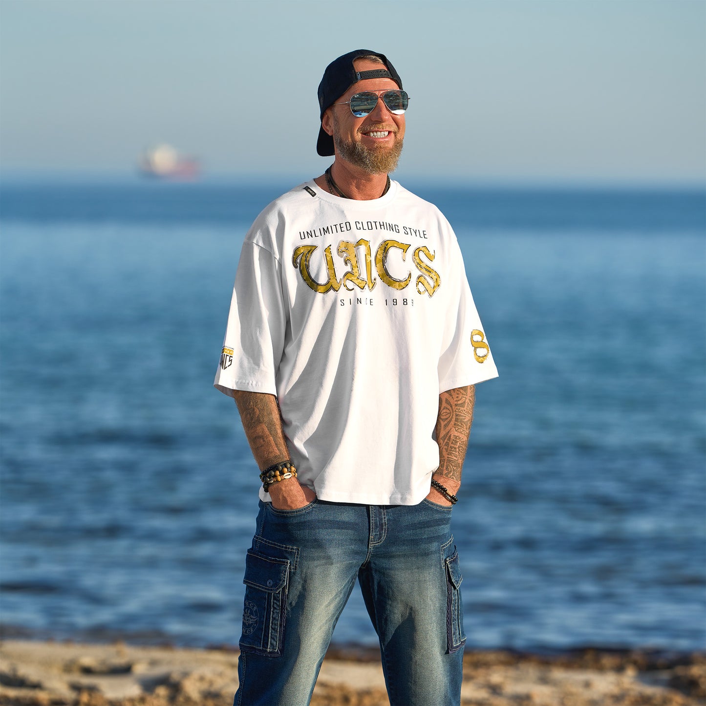 Bílé pánské tričko s logem UNCS, streetwear styl pro motorkáře a až do velikosti 6XL.