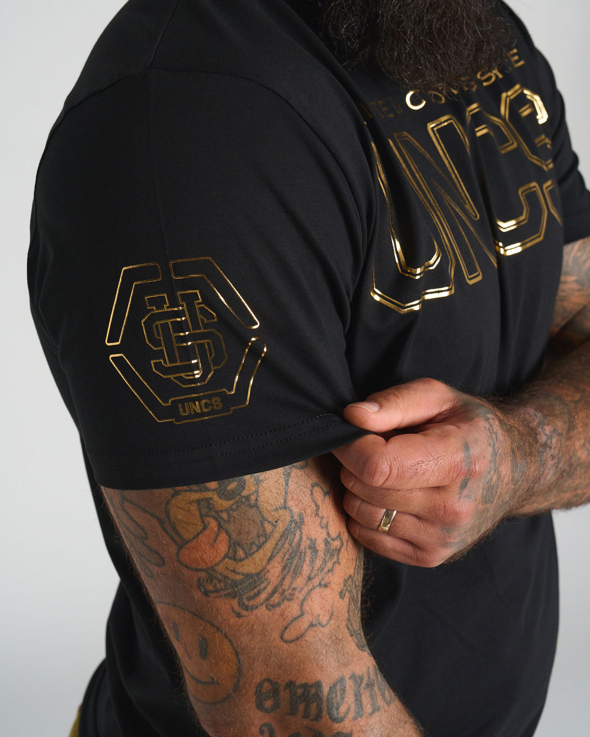 Pánské triko UNLIMITED V BLACK/GOLD