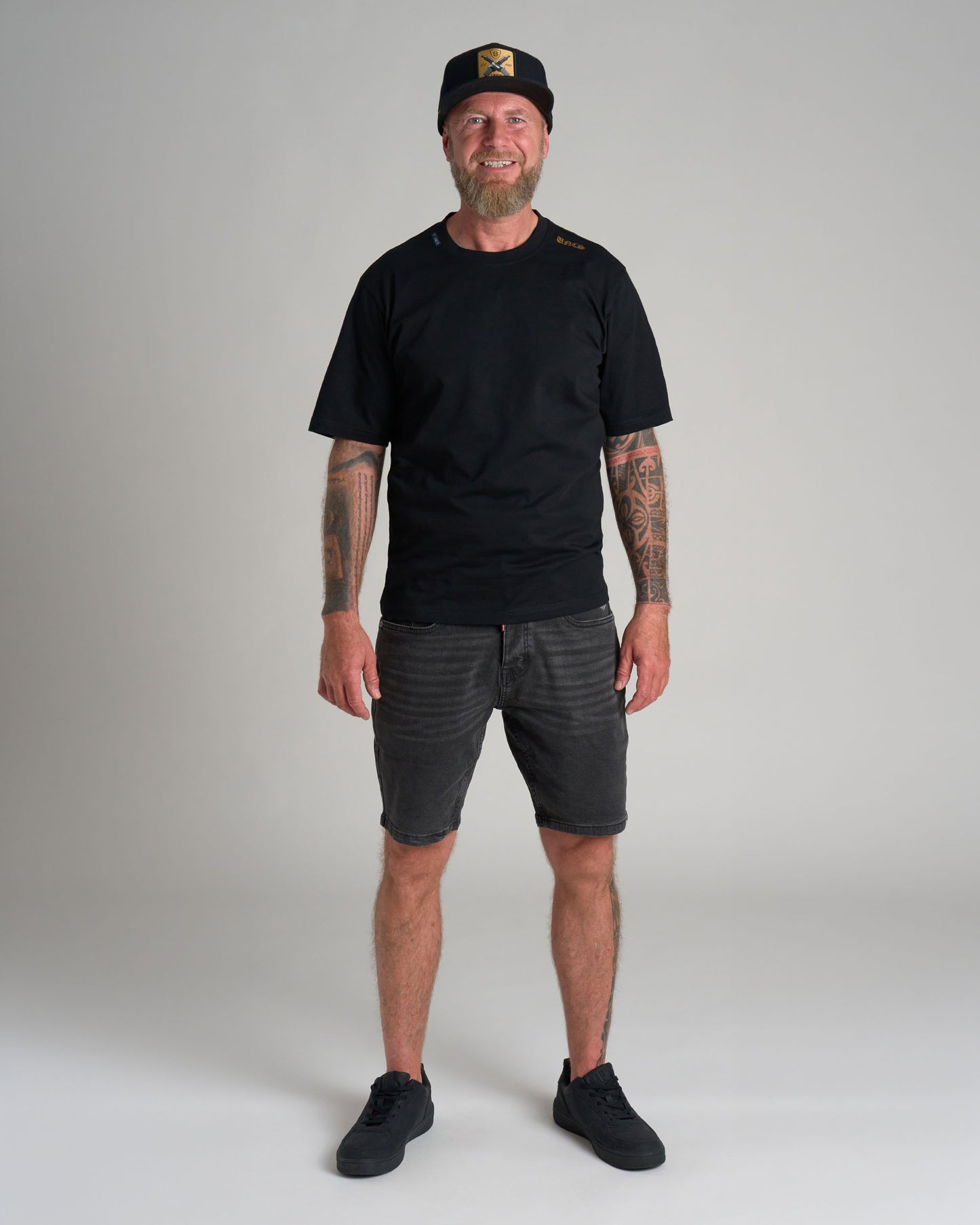 Pánské triko UNLIMITED (OVERSIZE) BLACK/GOLD