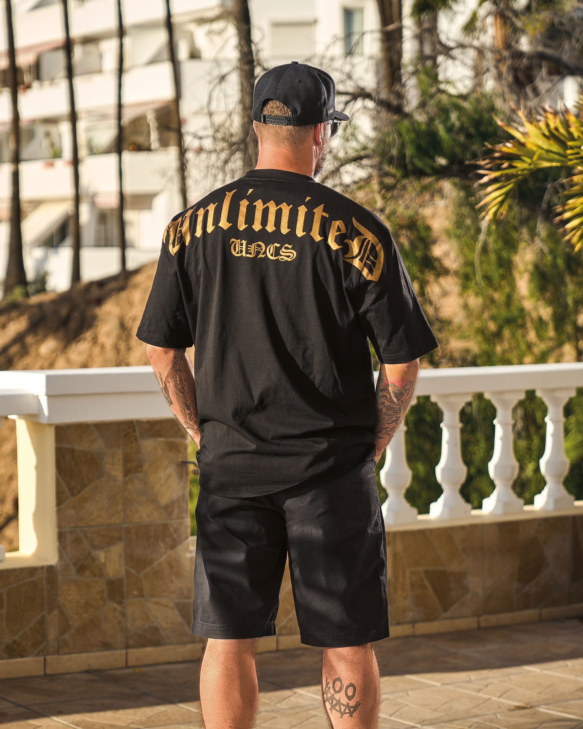 Pánské triko UNLIMITED (OVERSIZE) BLACK/GOLD